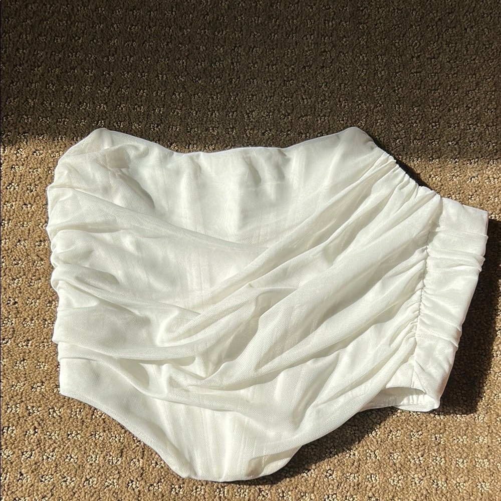 Elegant White Women's zippered crop top
